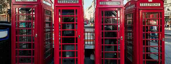 A row of red phoneboxes in London, England (Shutterstock)
