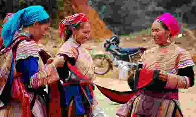 H&#39;mong women at a market in Sapa (Dreamstime)
